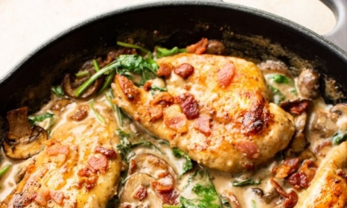 Creamy Dijonnaise Chicken With Crispy Bacon, Mushrooms & Spinach 